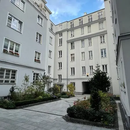 Poznanska Street Varsóvia
